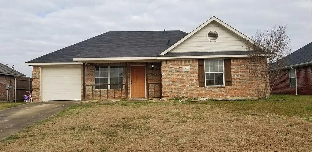 611 Oliver Ln — Photo 1
