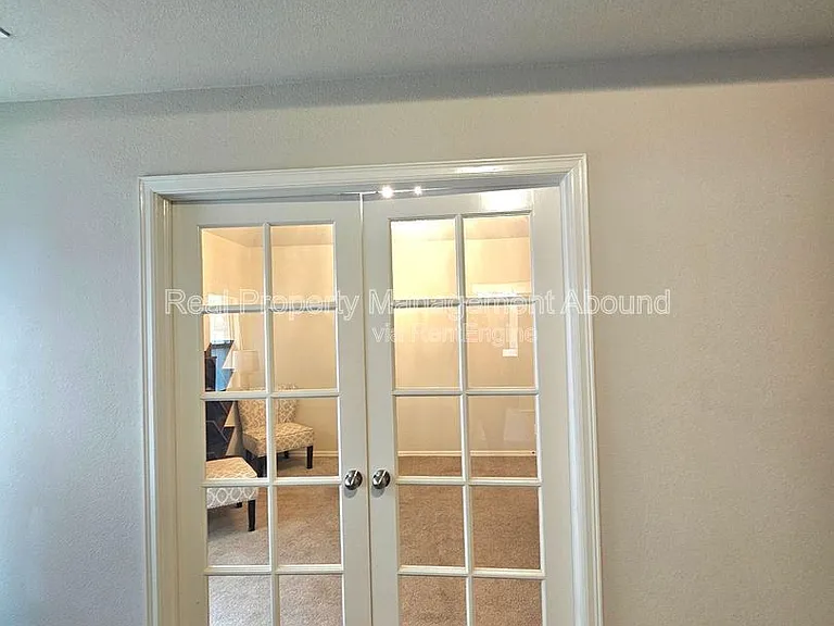 14727 S Urbana Ave — Photo 27