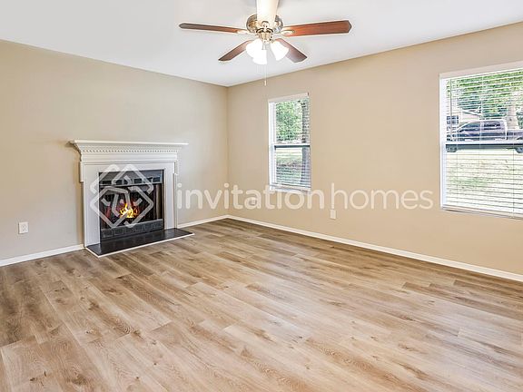 4th image of 5572 Bradley Cir