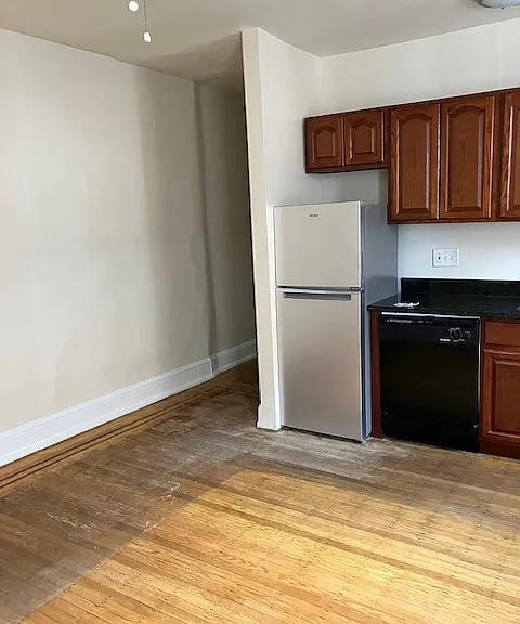 2035 Walnut St #3R — Photo 12