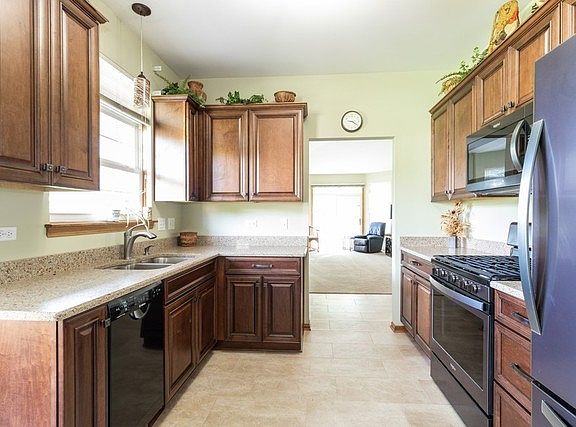 3rd image of 6870 Como Ct #3
