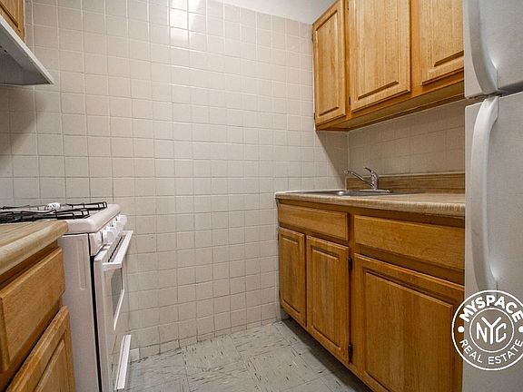 2nd image of 649 Classon Ave #6D