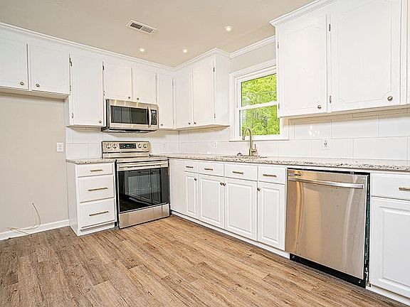 2nd image of 126 Pinehaven Dr