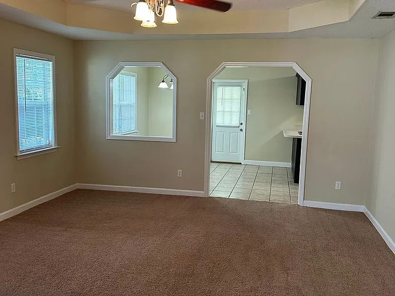 4075 Chadwyck Dr — Photo 3