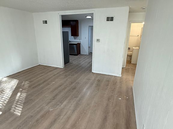 4th image of 1726 N Ash Ave
