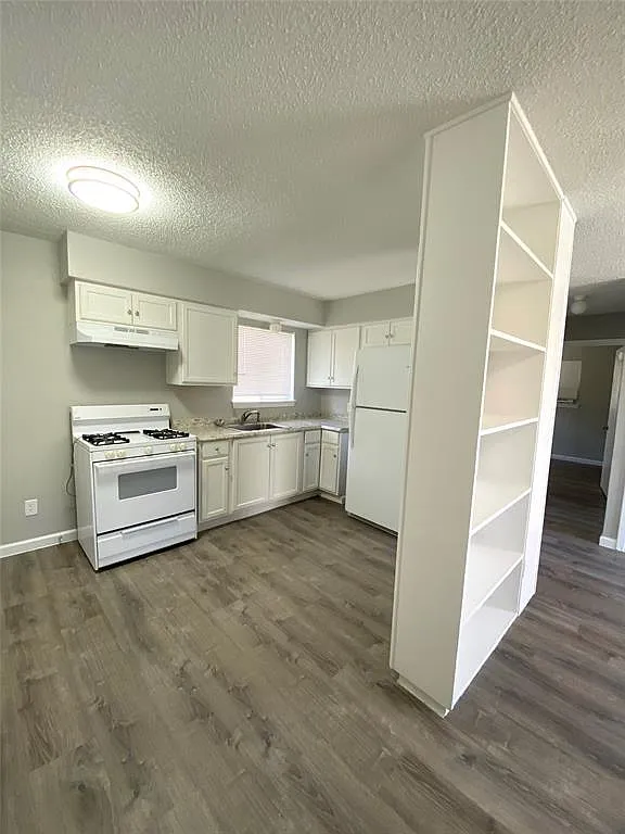 2 bed, 1.0 bath, 641 sqft, $1,300 — Photo 2