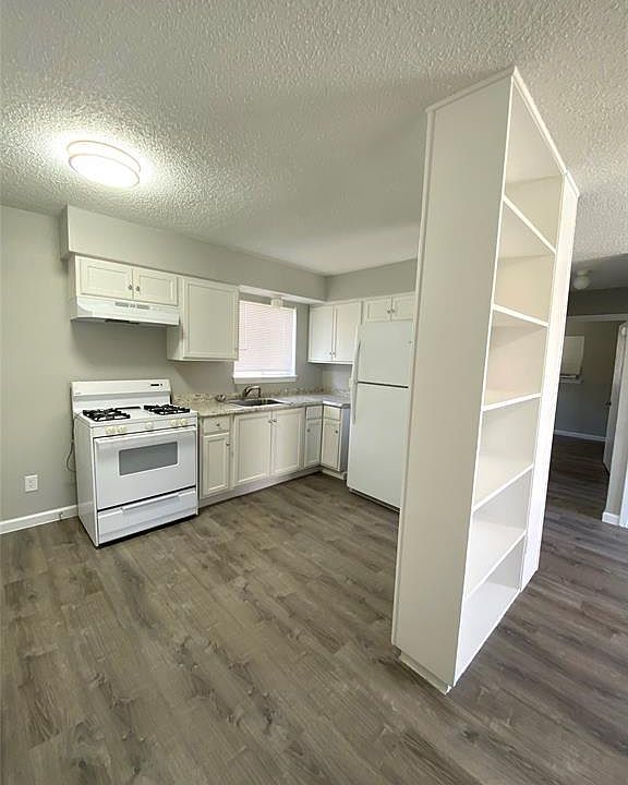 2nd image of 404 Swanee Dr #B