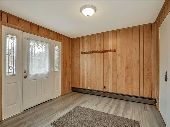 3rd image of 20 Rosewood Ln