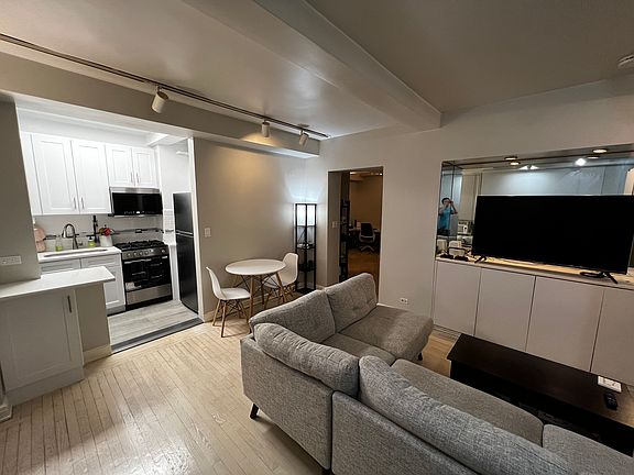 3rd image of 350 W 57th St APT 4E
