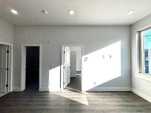 3rd image of 1515-19 W Dauphin St #3