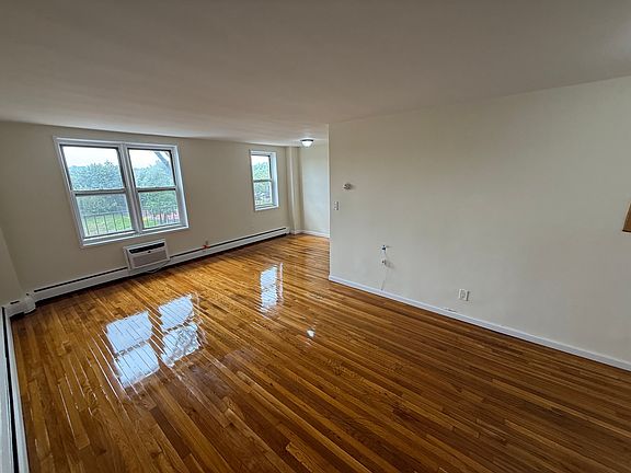 3rd image of 1815 215th St APT 4M