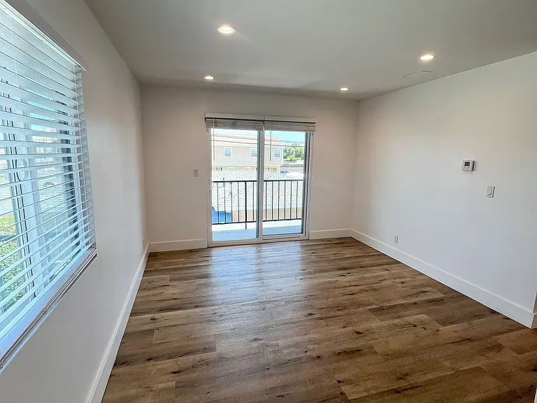 8731 La Salle St #3 — Photo 3