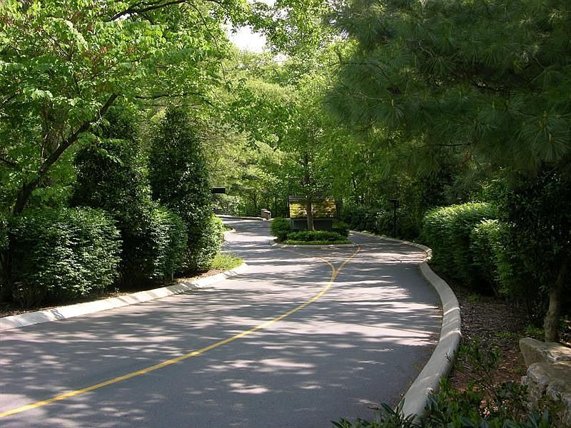 1st image of 400 Valley Trace Dr