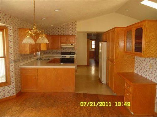 3rd image of 3197 Rosewood St