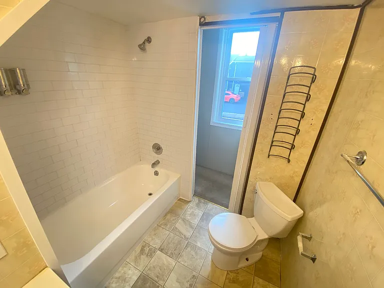 223 W Main St — Photo 9