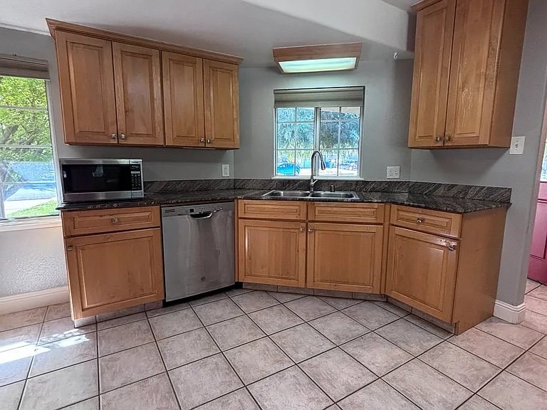 4992 Mattos Dr — Photo 7
