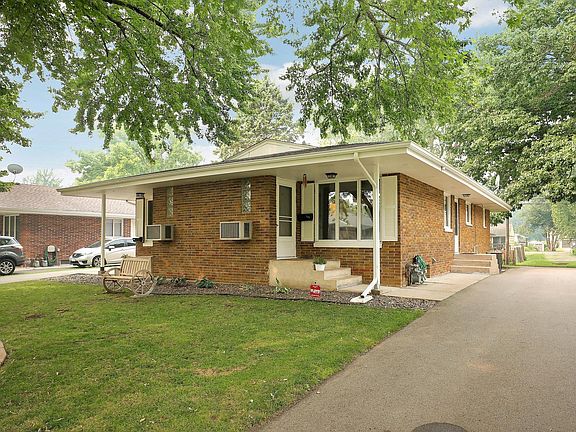 2nd image of 728 6th Ave S