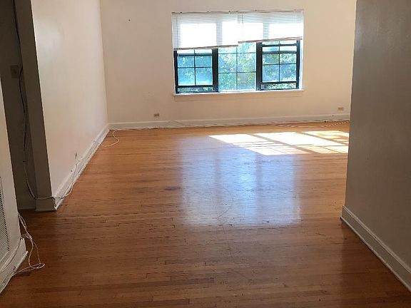 3rd image of 2820 W Rosemont Ave APT 2W