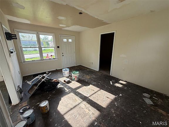 4th image of 10138 Imperial Dr