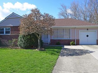 1236 Blanchester Rd, Lyndhurst, OH 44124