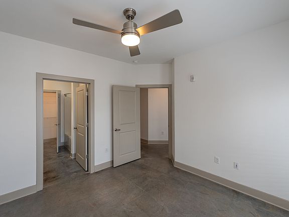 4th image of 1914 E Franklin St #102