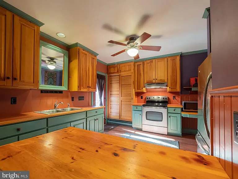 424 Main St #B — Photo 8