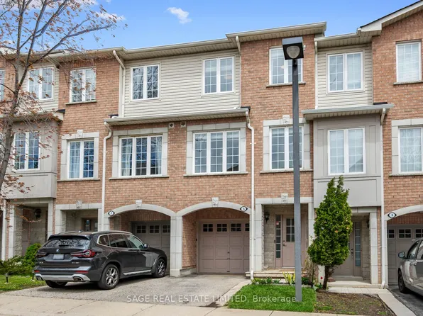 3071 Treadwells Dr #5, Mississauga, ON L4X 0A1