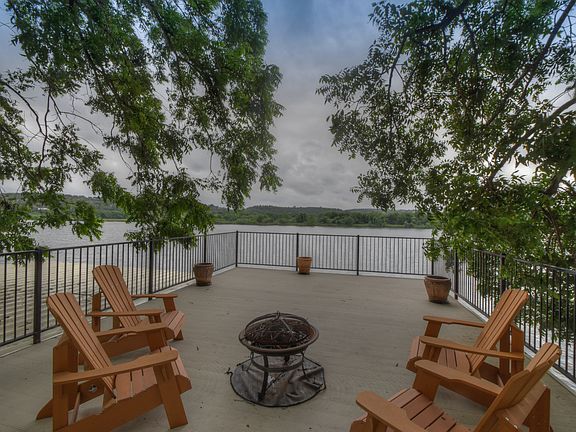 2nd image of 307 Meadowlakes Dr