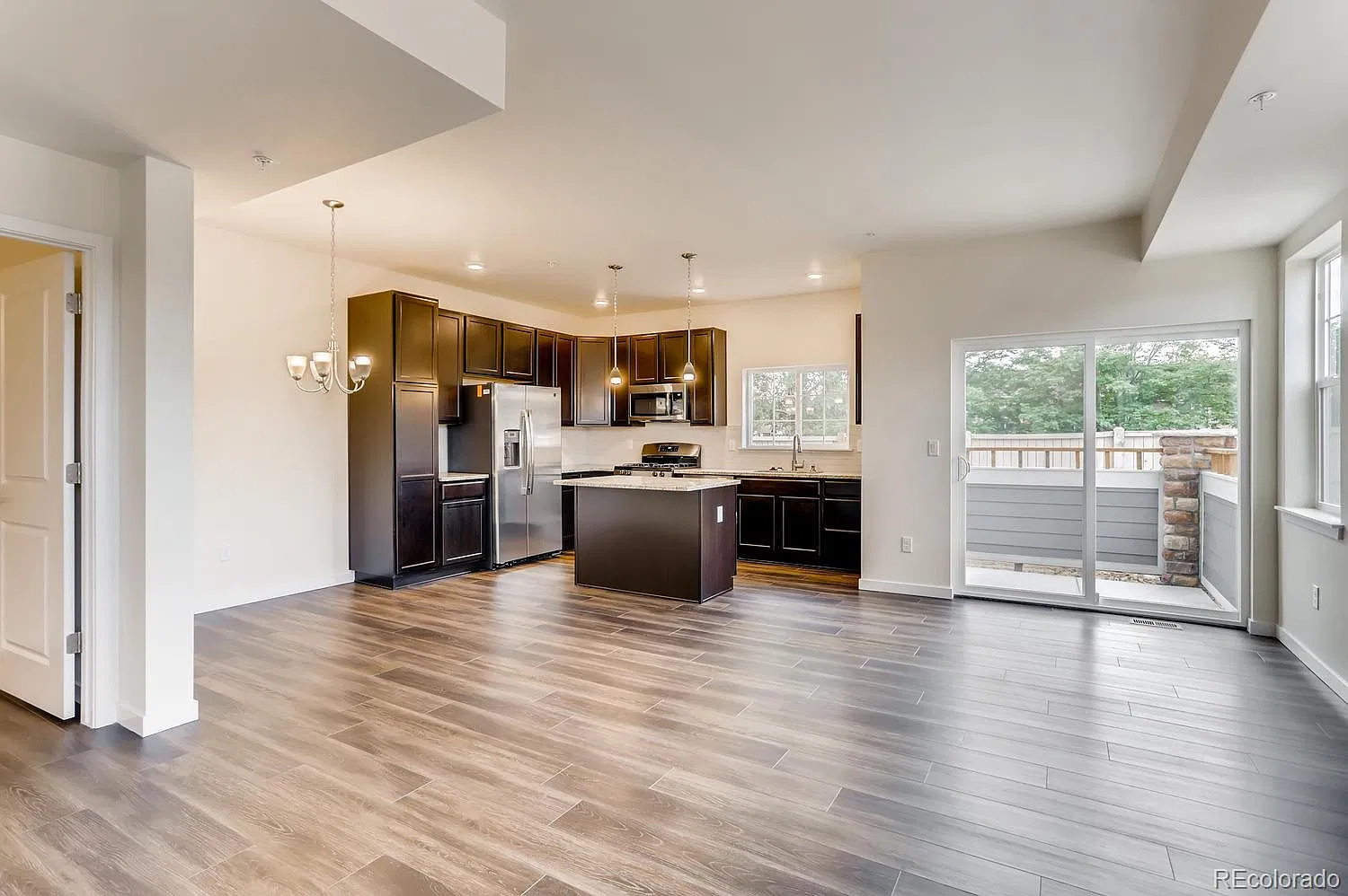 2 bed, 2.5 bath, 1241 sqft, $2,400 — Photo 4