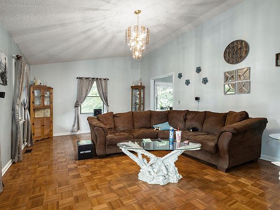 4th image of 209 Hill Dr