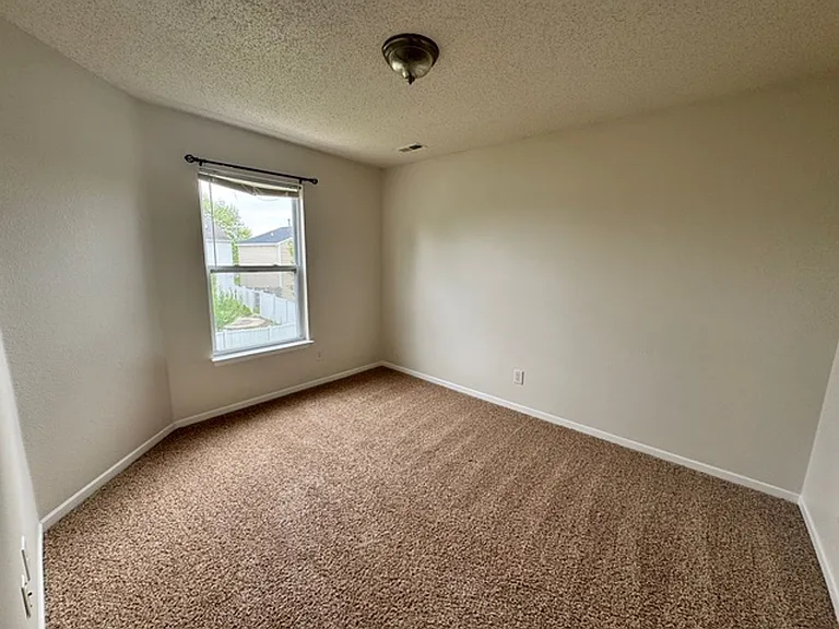 1723 Elijah Blue Dr — Photo 24