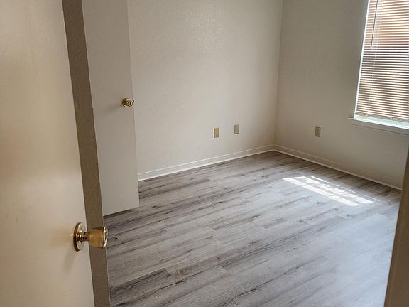 2nd image of 504 Esther Cir #2