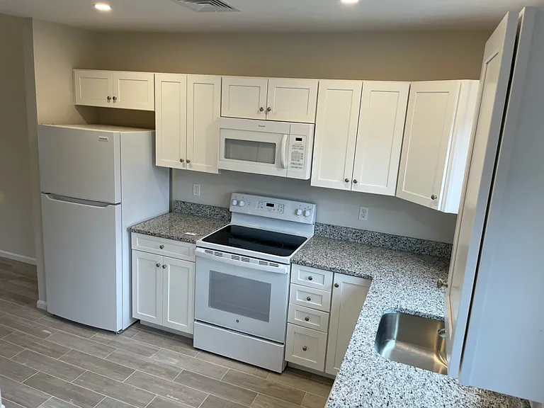 10 Rebecca Ann Ln — Photo 3