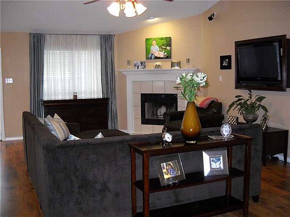 3rd image of 304 Nottaway Dr