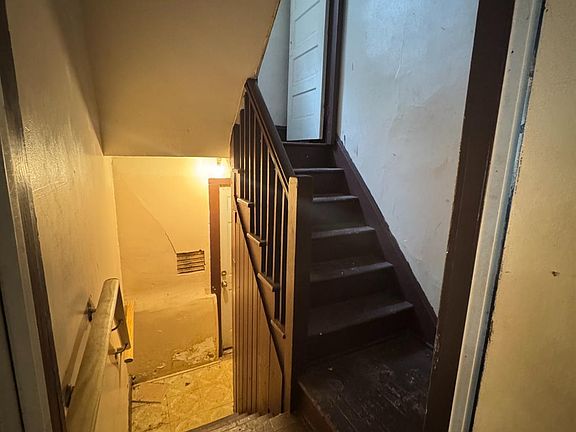 5th image of 181 Redmond St
