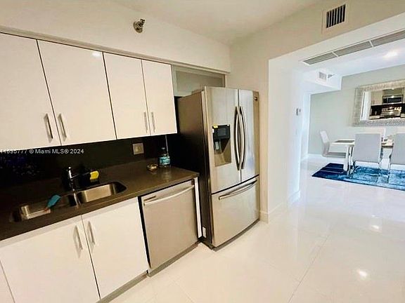 4th image of 3300 NE 191st St APT 1405