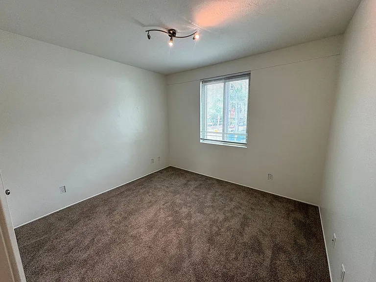 1073 N Ventura Ave #&-32 — Photo 10