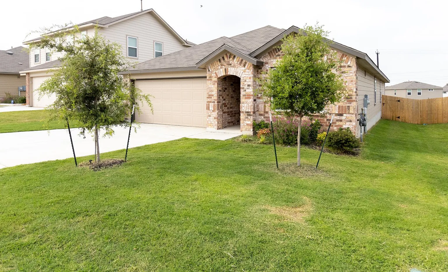 Spacious 4-Bedroom Single-Story Home in Kendall Brook Near Randolph AFB — Photo 2