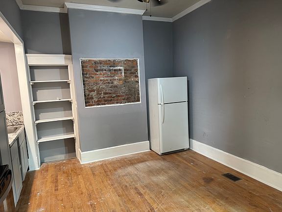 4th image of 410 W 36th St #A