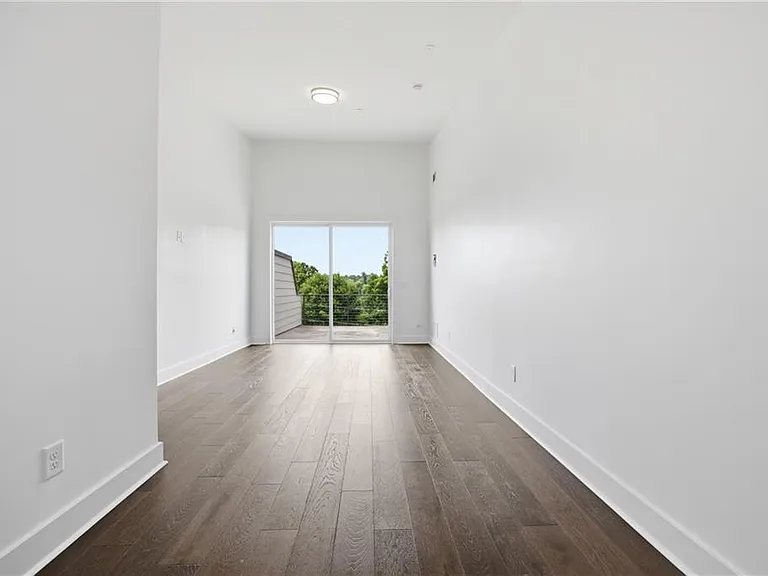 211 Bass St SW #10 — Photo 30