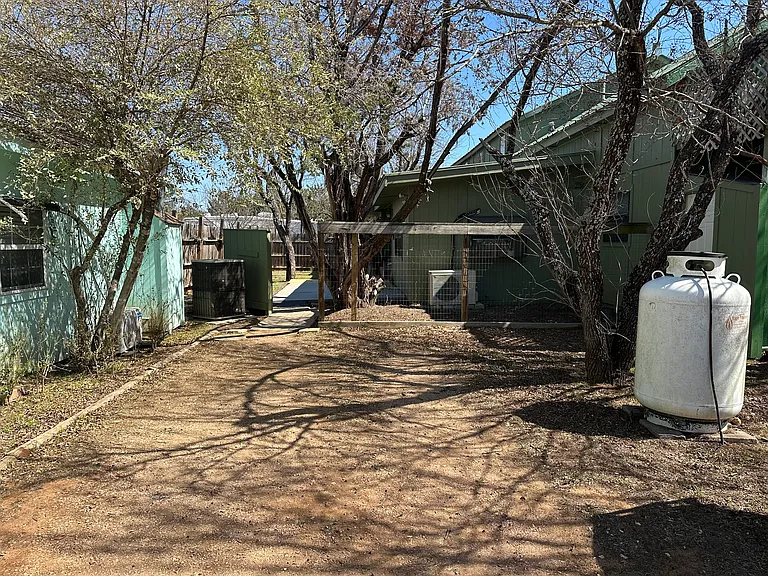114 Fleury Way #F — Photo 2