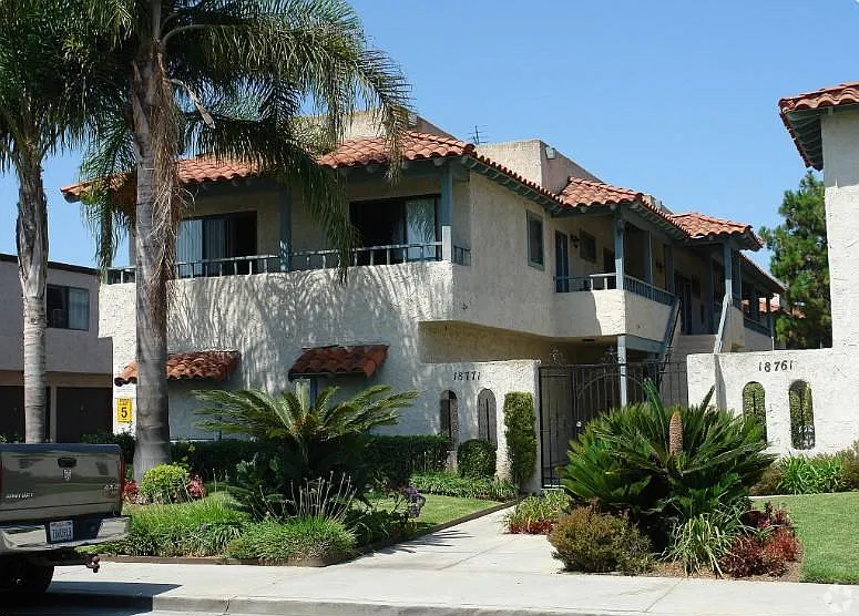 3 bed, 1200 sqft, $3,295 — Photo 2
