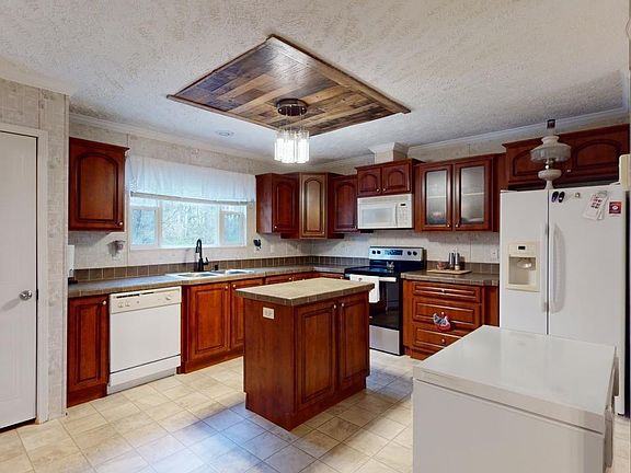 3rd image of 17730 Franklin Tpke