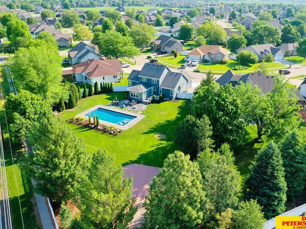 719 Day Dr, Fremont, NE 68025