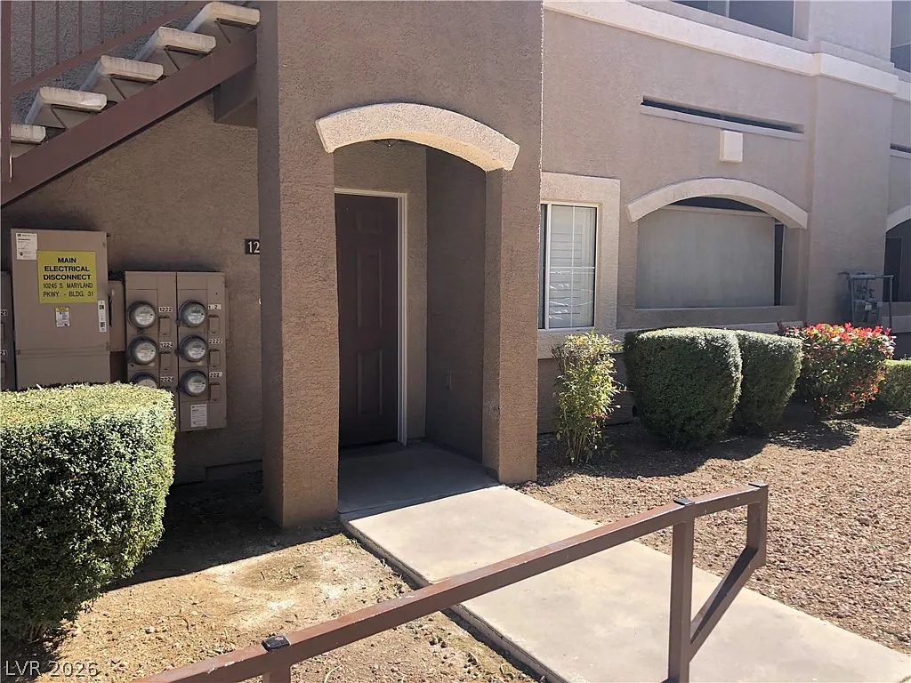 3 bed, 2.0 bath, 1188 sqft, $1,700 — Photo 2