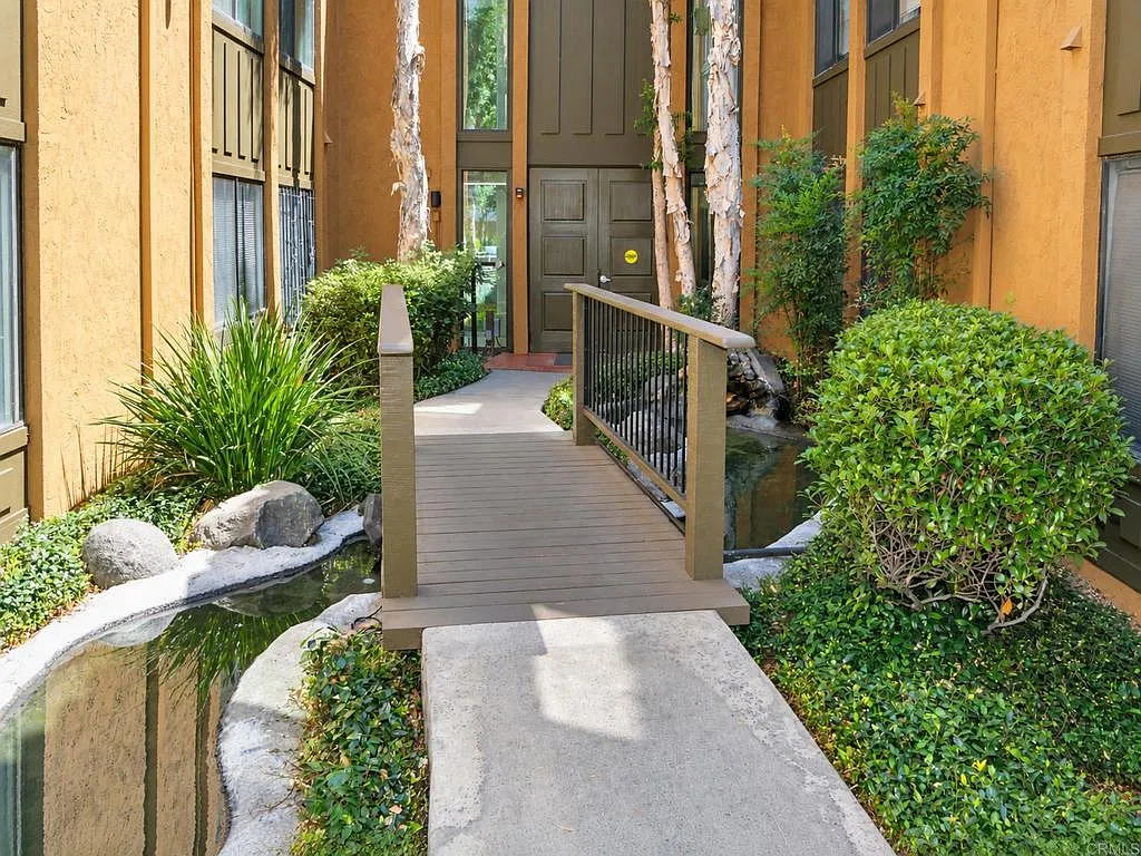 1 bed, 378 sqft, $2,100 — Photo 2