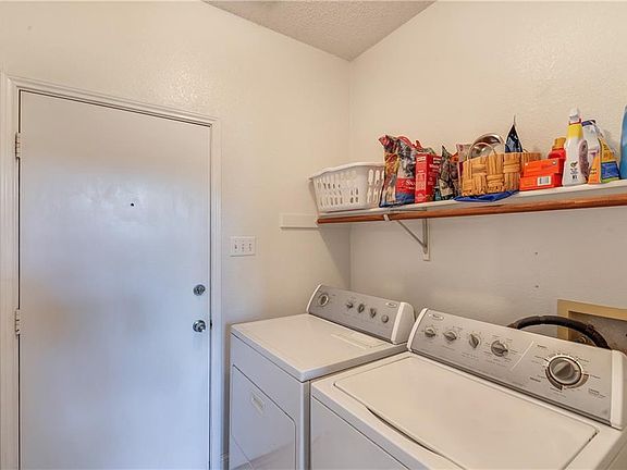 3rd image of 15 Shasta Dr