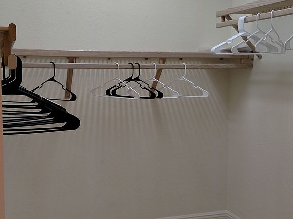 5th image of 2415 Hidden Lake Dr APT 3