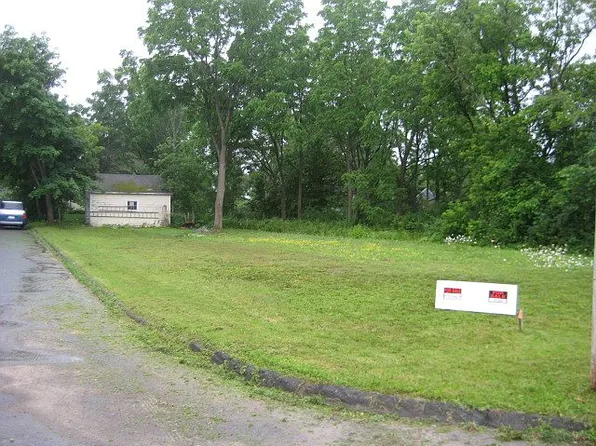 12 Walnut Ave, Johnstown, NY 12095