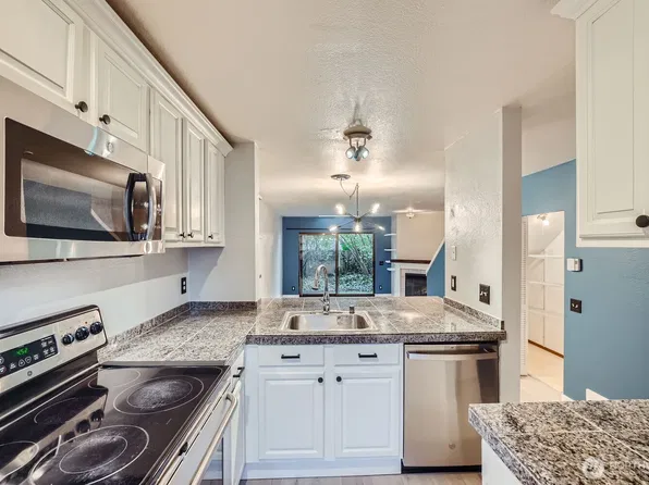 8009 NE 177th Court #303, Kenmore, WA 98028